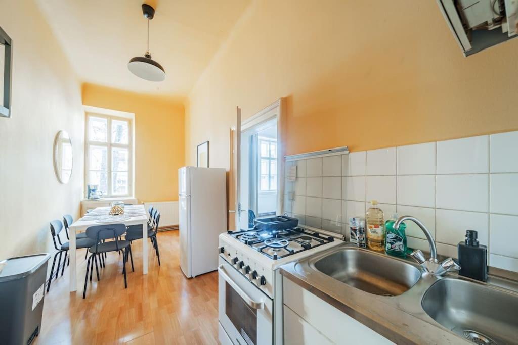 Zentrale Wohnung Fuer Entdecker เวียนนา ภายนอก รูปภาพ